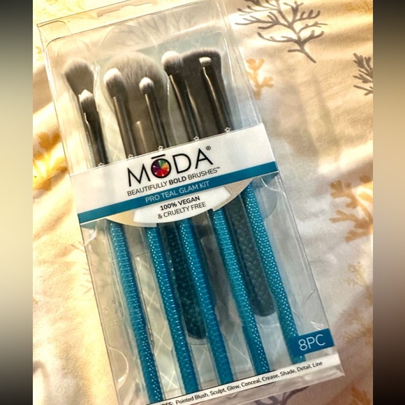 Moda Pro 8 Piece Glam Makeup Face & Eye Brush Set BNIB - Picture 2 of 3